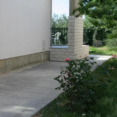 Πανσιόν And By The Sea Duce, Omis - 2746